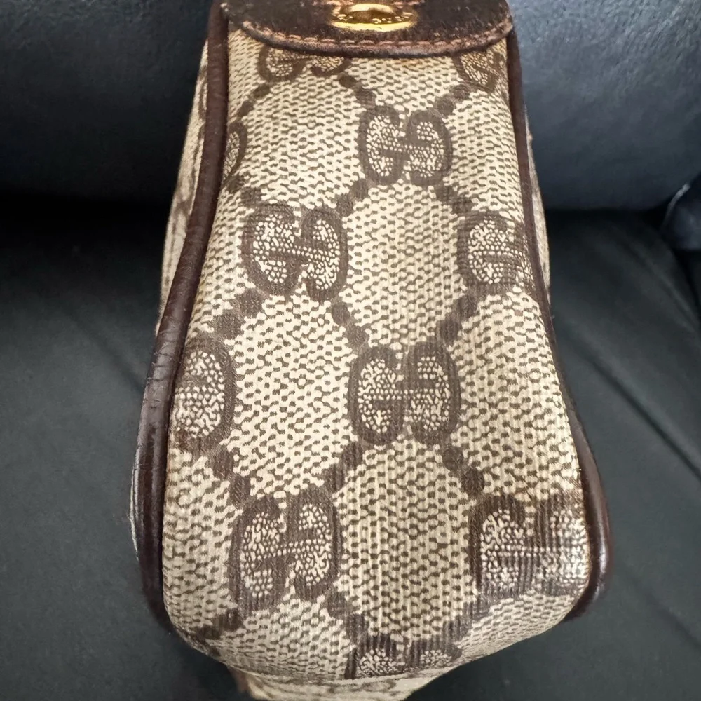 Gucci Beige and Brown Monogram Pouch Preloved Used - Picture 4 of 17